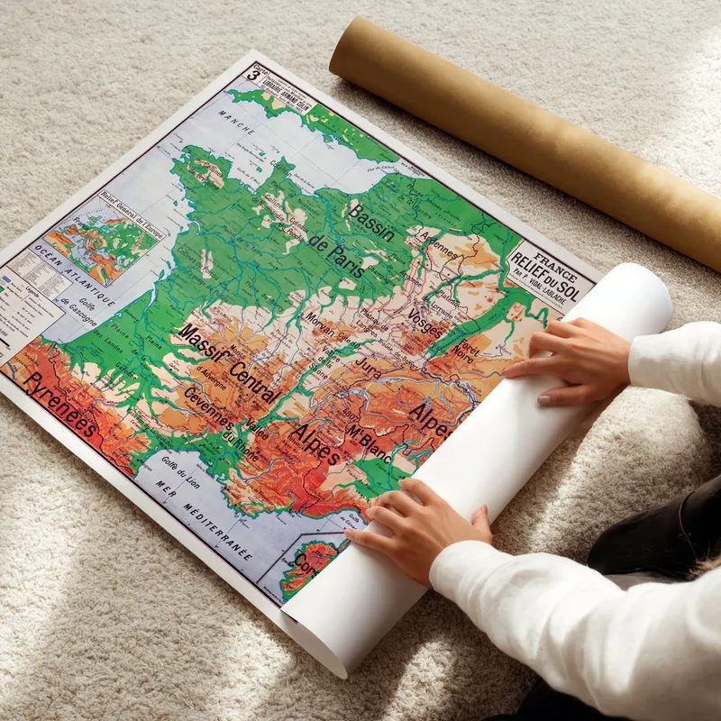 Carte Vidal-Lablache n° 3, France, relief du sol sur poster papier, livrée roulée en tube carton