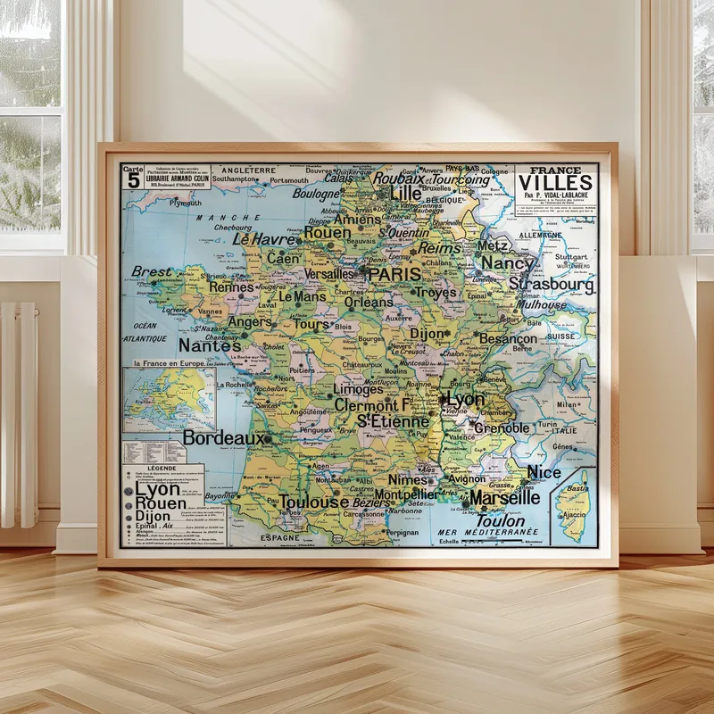 Carte Vidal-Lablache n° 5, France, villes accrochée dans un intérieur, en situation