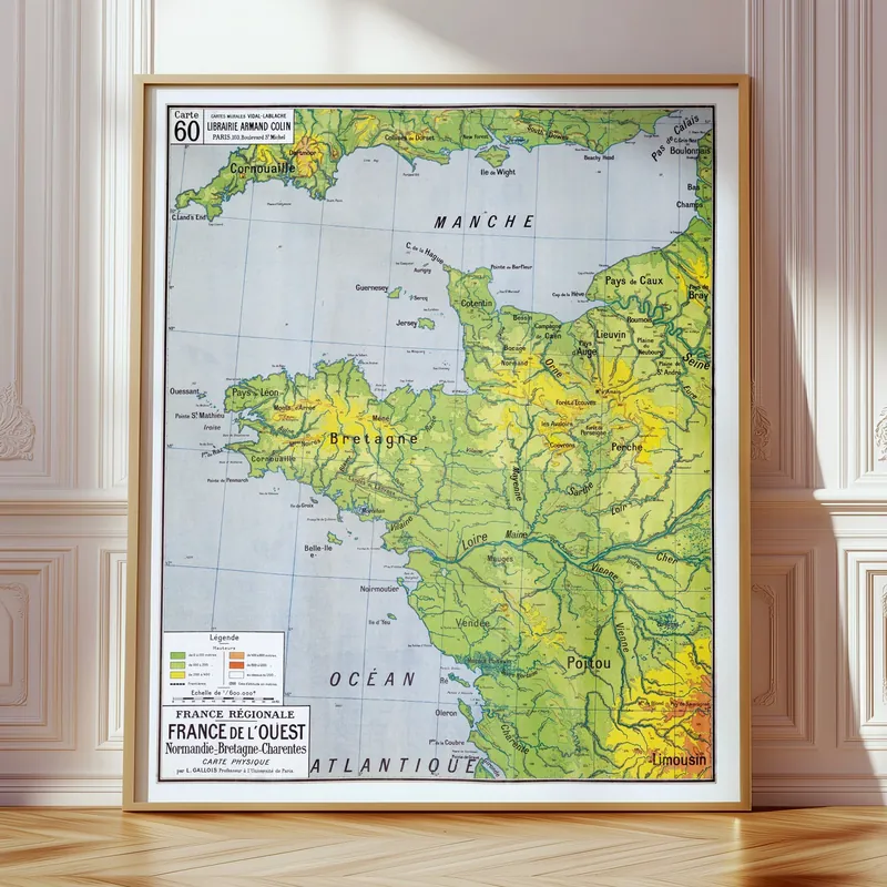 Carte Vidal-Lablache n° 60, France de l’Ouest, physique accrochée dans un intérieur, en situation