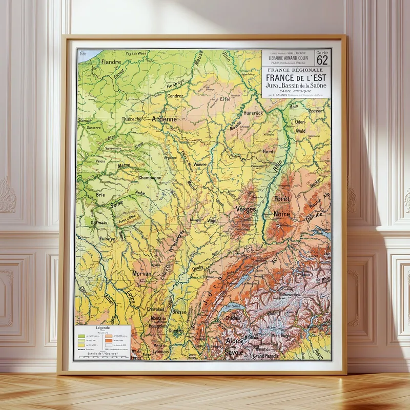 Carte Vidal-Lablache n° 62, France de l’Est, physique accrochée dans un intérieur, en situation